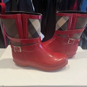Burberry children’s check rain boot
